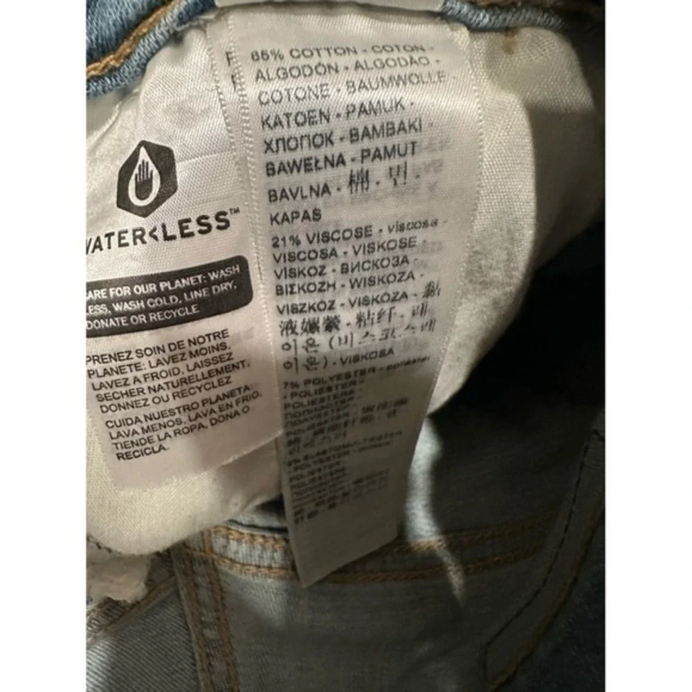 Levi's high rise hypersoft shorts denim NWT Women's‎ Size 29